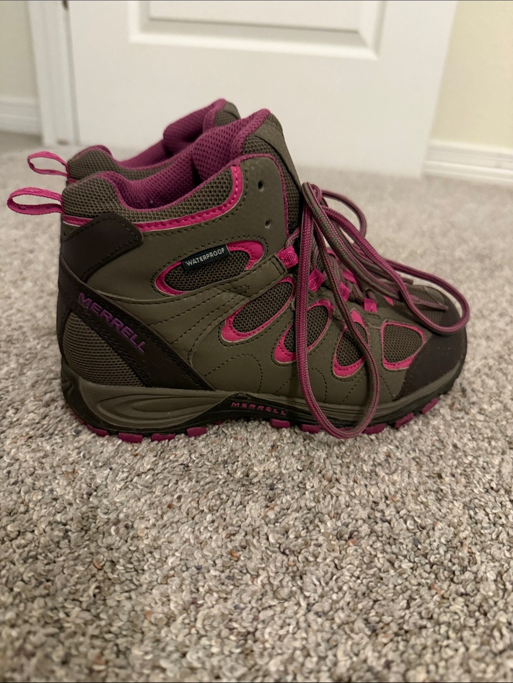 Merrell Girls Hilltop Ventilator Mid hiking boots brown/pink size 2